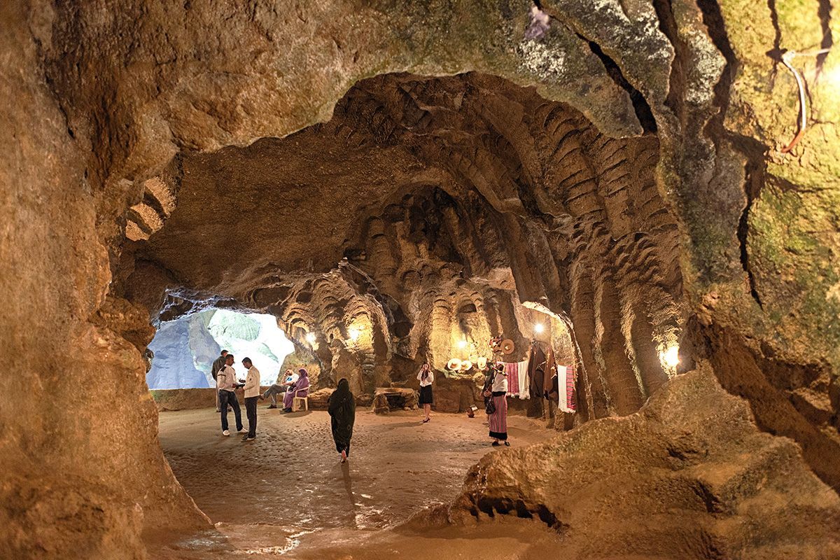 Intérieur des grottes d'Hercule
