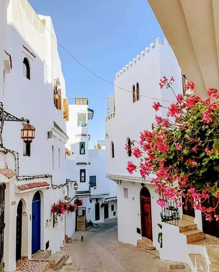 Ruelle blanche de la médina de Tanger